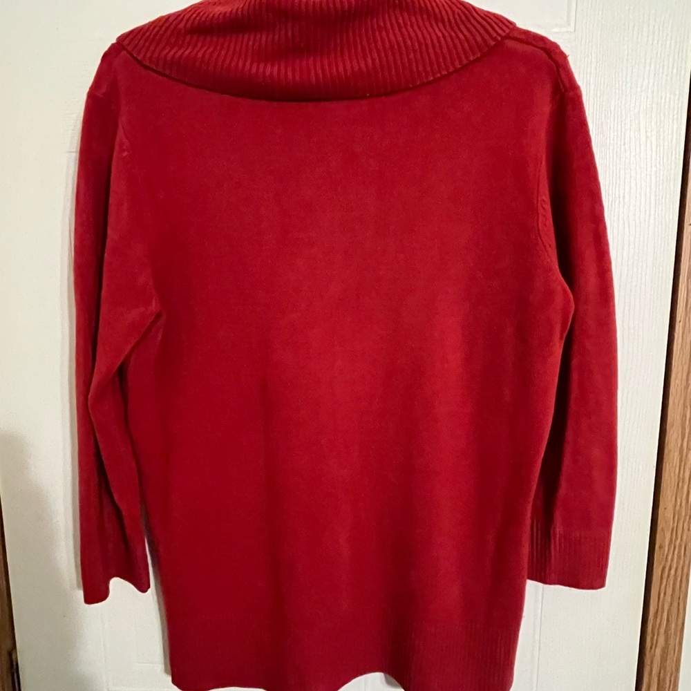 Maroon 3/4 sleeve sweater